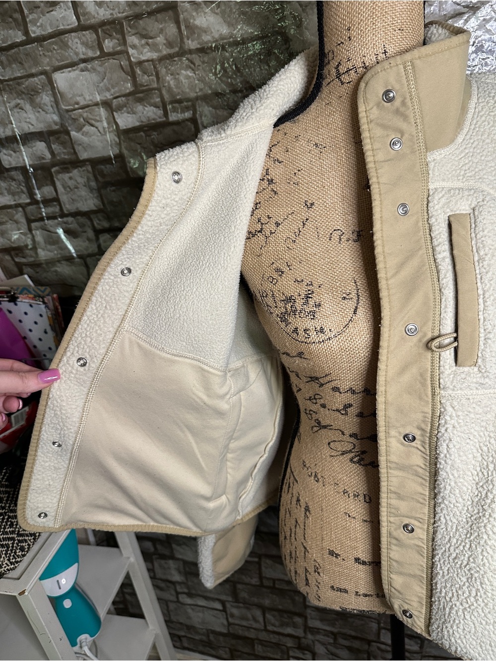 The North Face Women's Cream Sherpa Jacket with Tan Trim - Picture 5 of 14